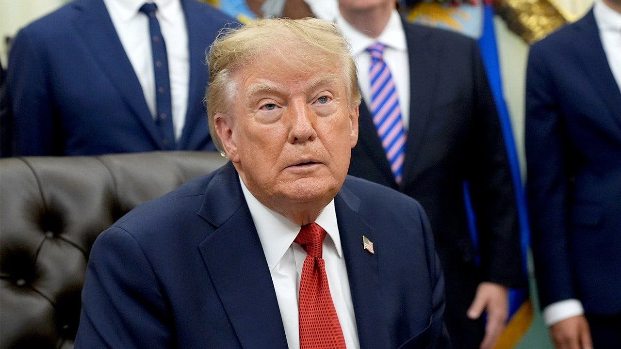 Donald-Trump-Oval-Office-91826.jpg