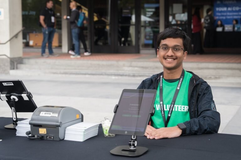 TechCrunch-Disrupt-Volunteers.jpg