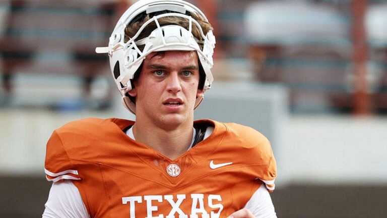 arch-manning-texas-longhorns-warmups.jpg