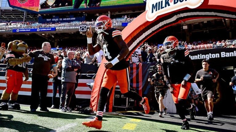 deshaun-watson-browns-warmups-huntington-bank-field.jpg