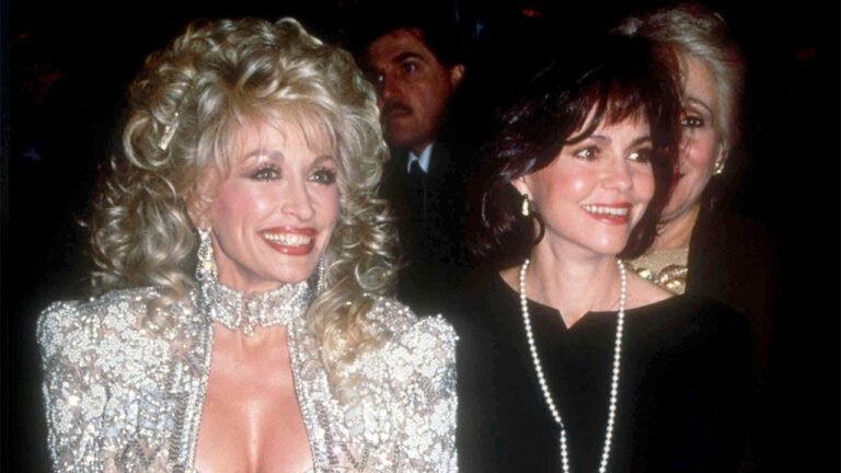 dolly-parton-sally-field.jpg