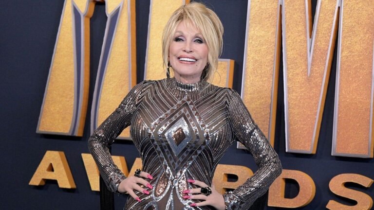 dolly-parton-silver-sparkles.jpg