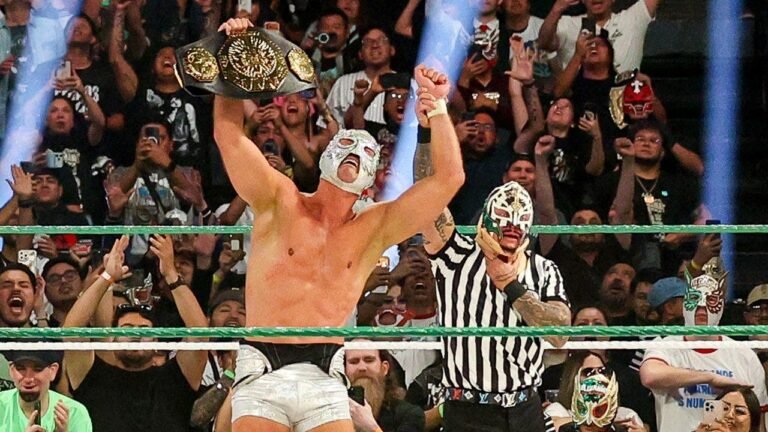 el-grande-americano-rey-mysterio-aaa-mega-championship.jpg