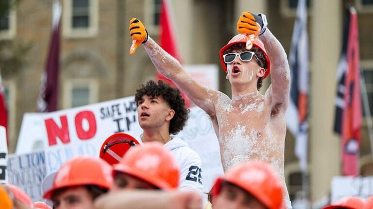 fan-thumbs-down-college-gameday-penn-state.jpg