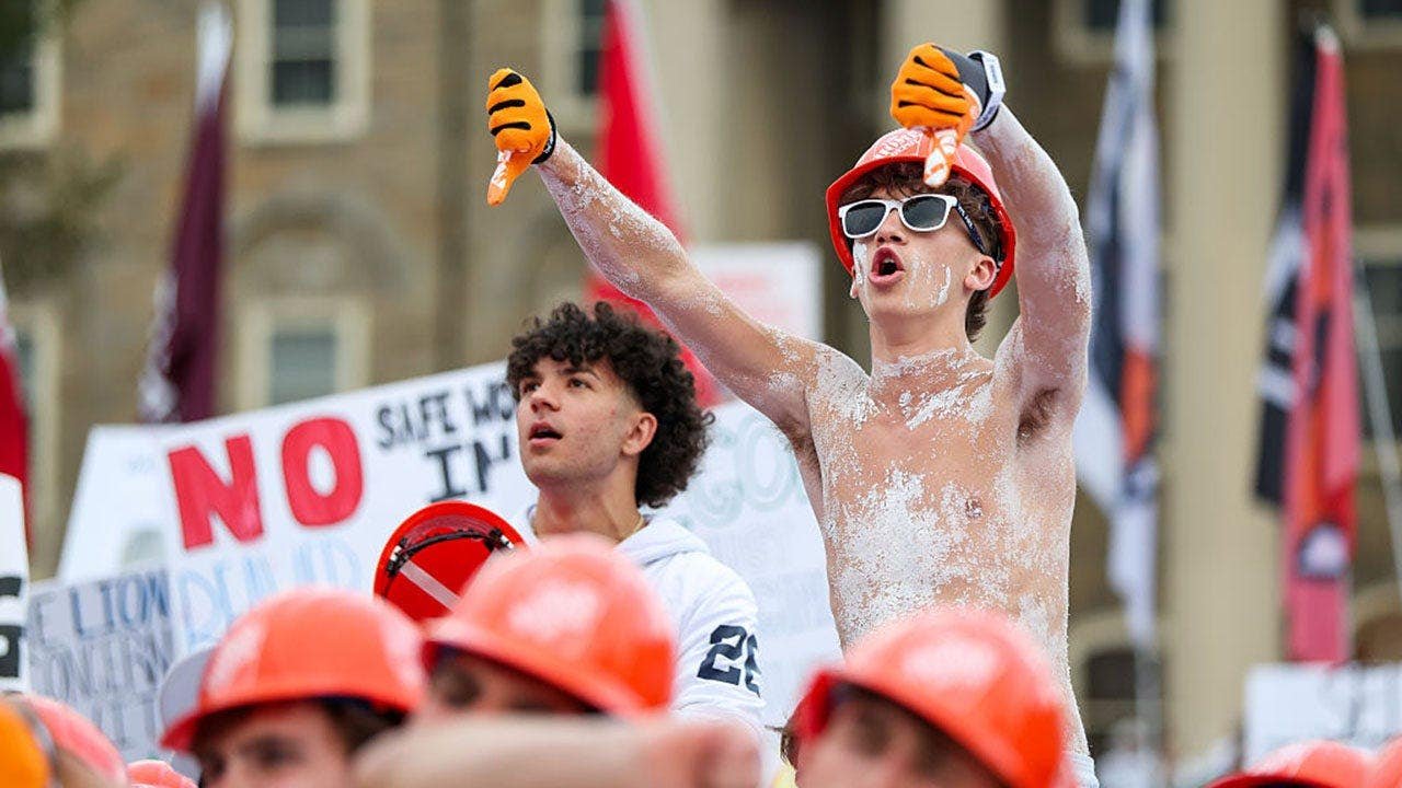 fan-thumbs-down-college-gameday-penn-state.jpg