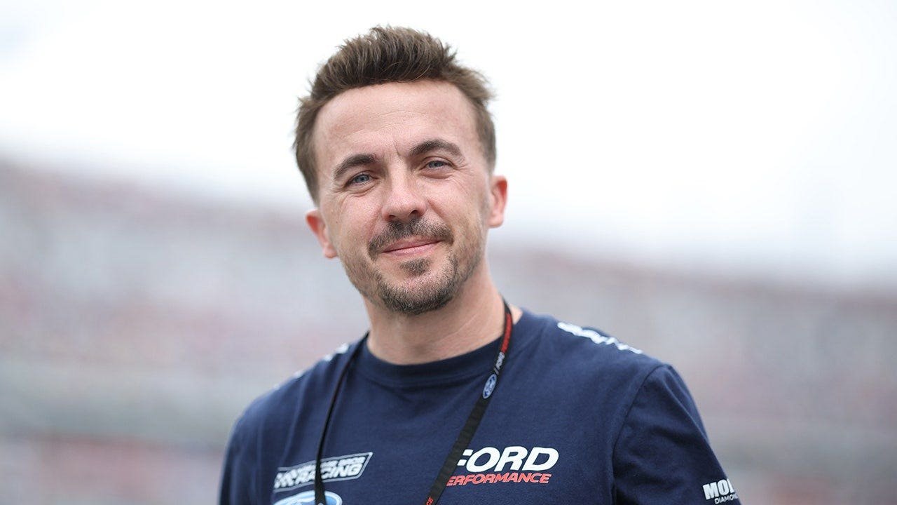 frankie-muniz-daytona-500-grid-walk.jpg