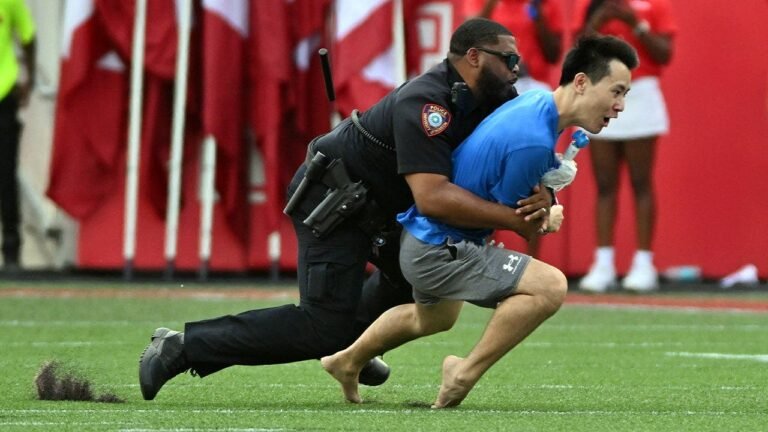 houston-cop-tackle.jpg