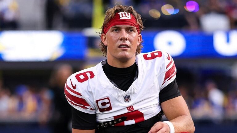 jaxson-dart-giants-warmup-sofi-stadium.jpg