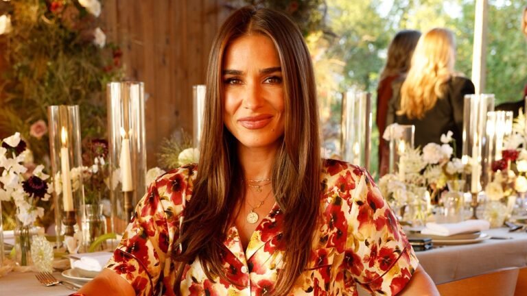 jessie-james-decker-floral-outside.jpg