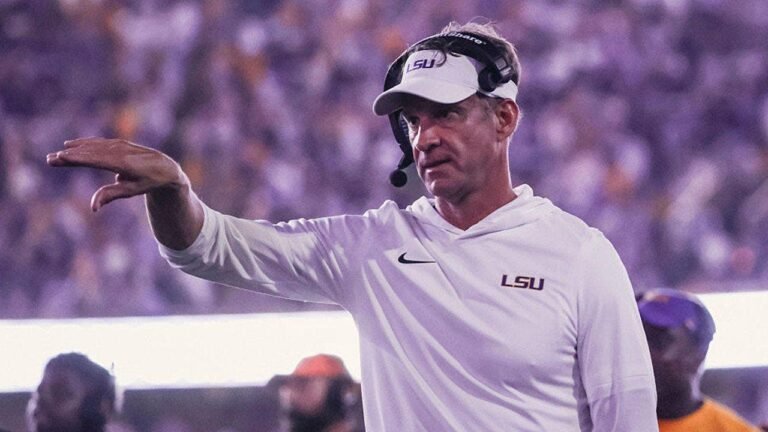 lane-kiffin-pointing.jpg