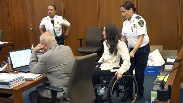 lindsay-clancy-trial-wed.jpg
