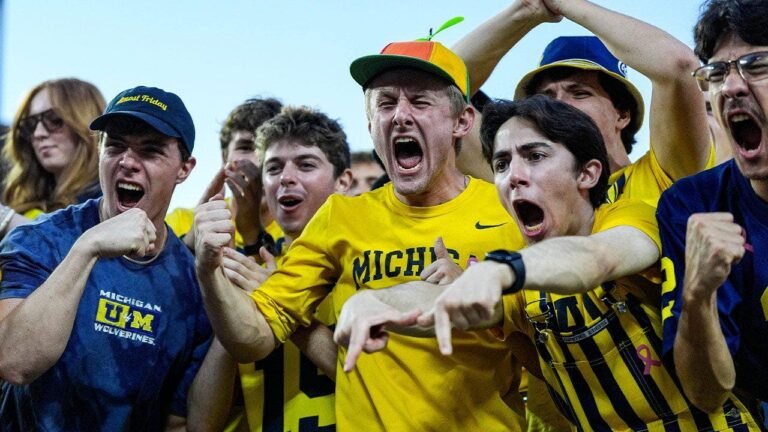 michigan-fans-featured.jpg