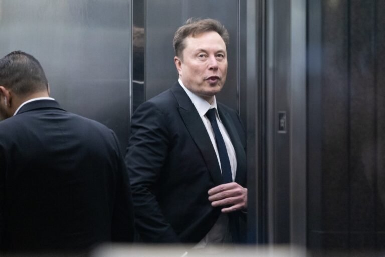 musk-court-2273245544.jpg