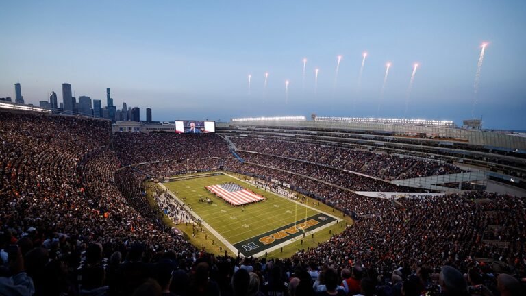 nfl-bears-fans-090825-1.jpg