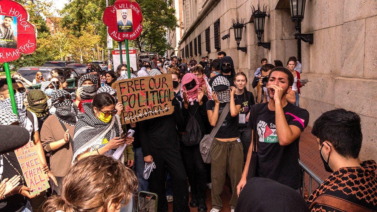 pro-palestine-keffiyeh-protest.jpg
