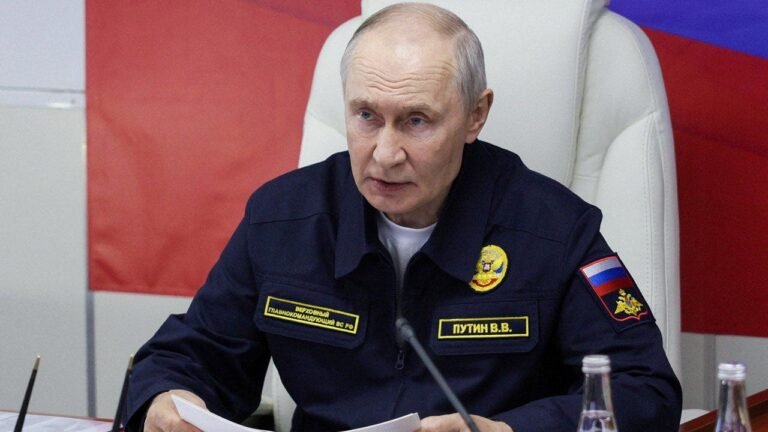 putin-meeting-missile-cruiser-varyag.jpg