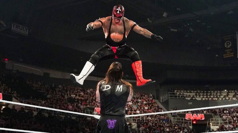 rey-mysterio-dominik-monday-night-raw.jpg