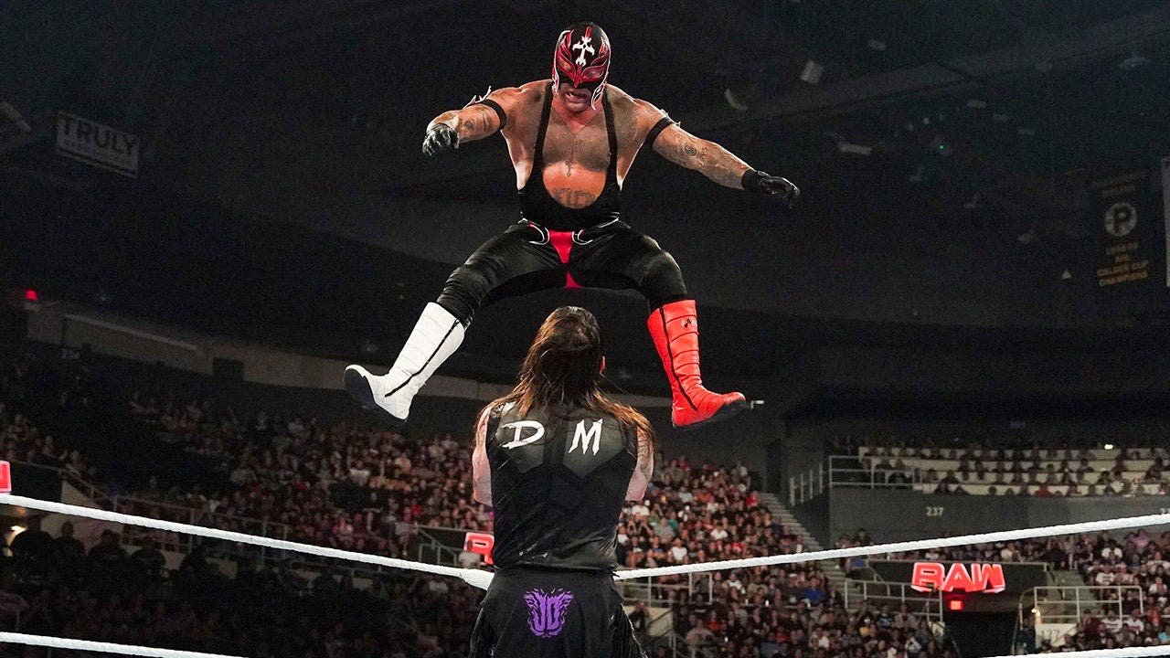 rey-mysterio-dominik-monday-night-raw.jpg