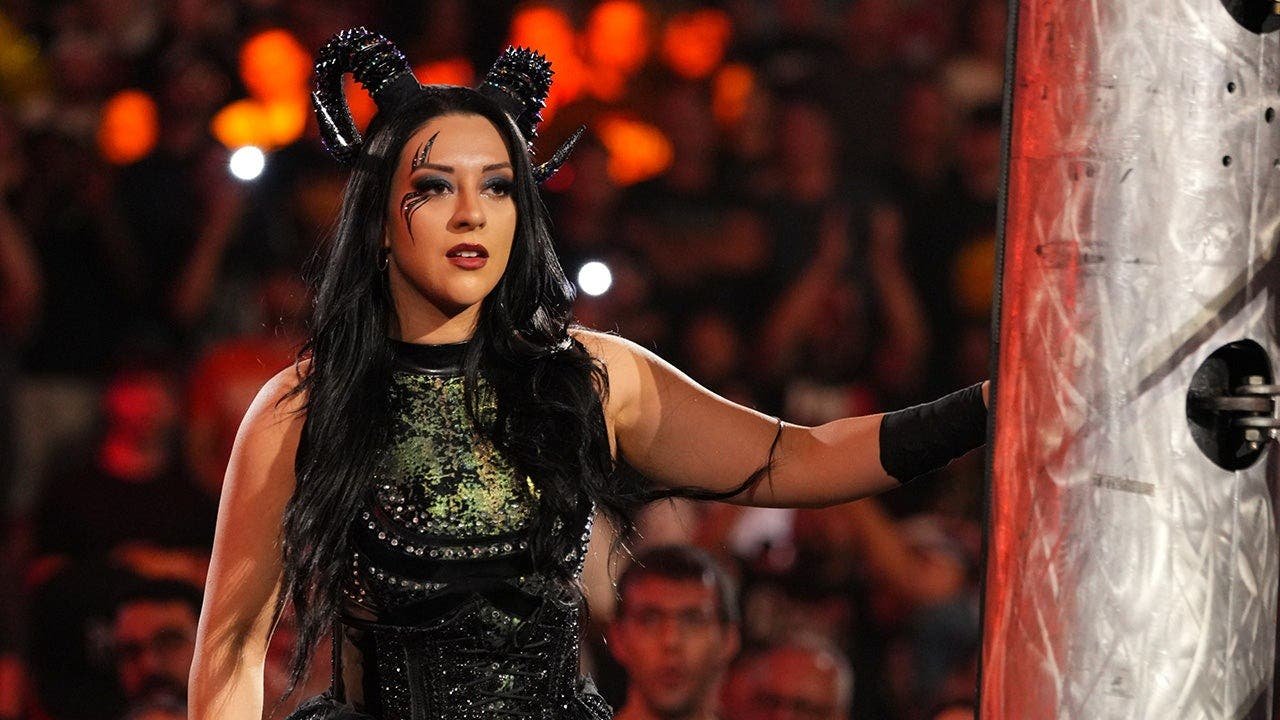 stephanie-vaquer-entrance-monday-night-raw.jpg