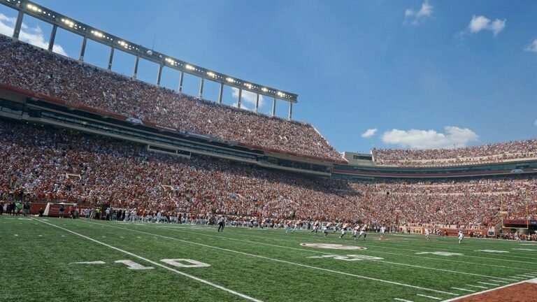 texas-longhorns-texas-state-bobcats-kickoff-imagn-images.jpg