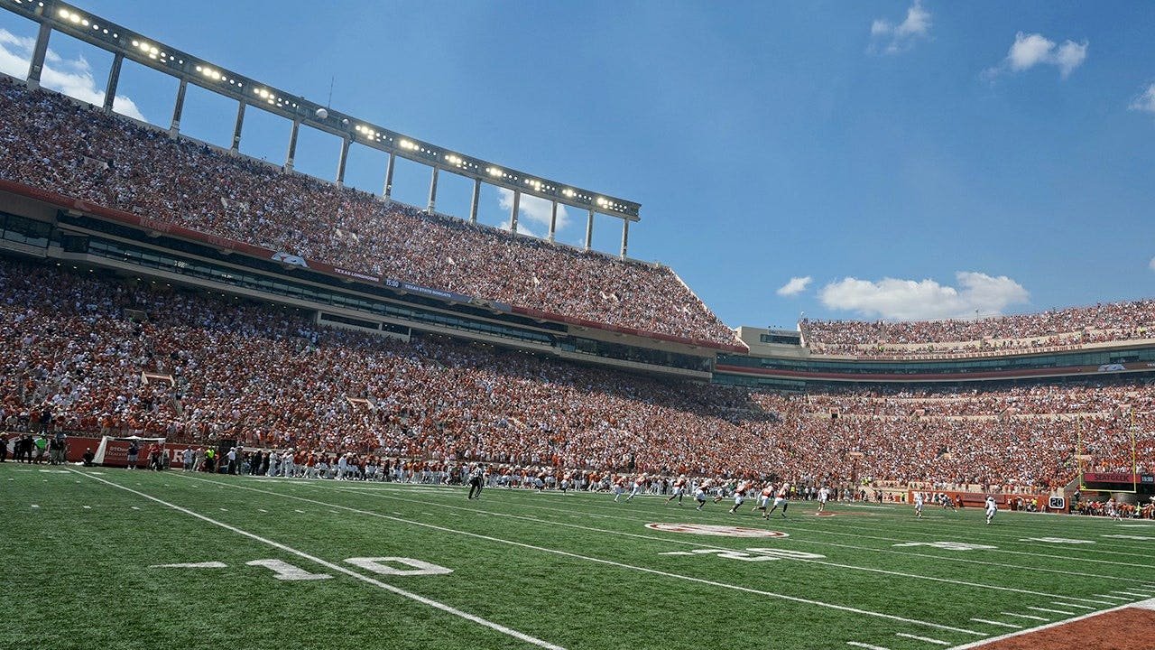 texas-longhorns-texas-state-bobcats-kickoff-imagn-images.jpg