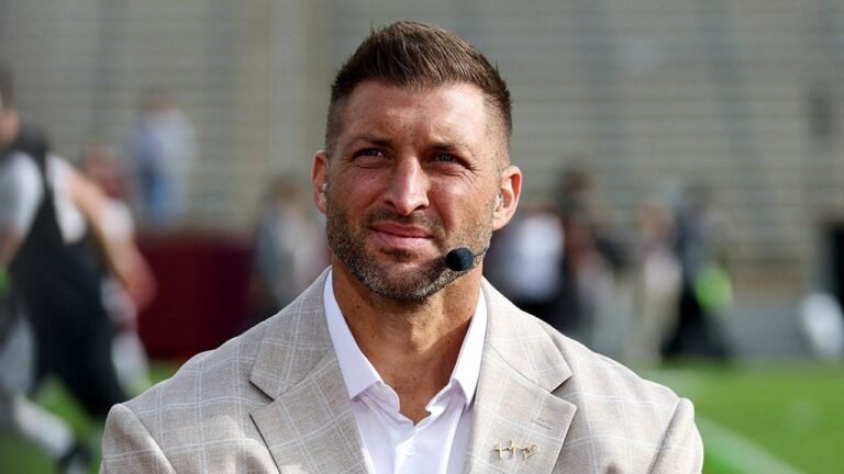 tim-tebow-cfp-first-round-college-station.jpg