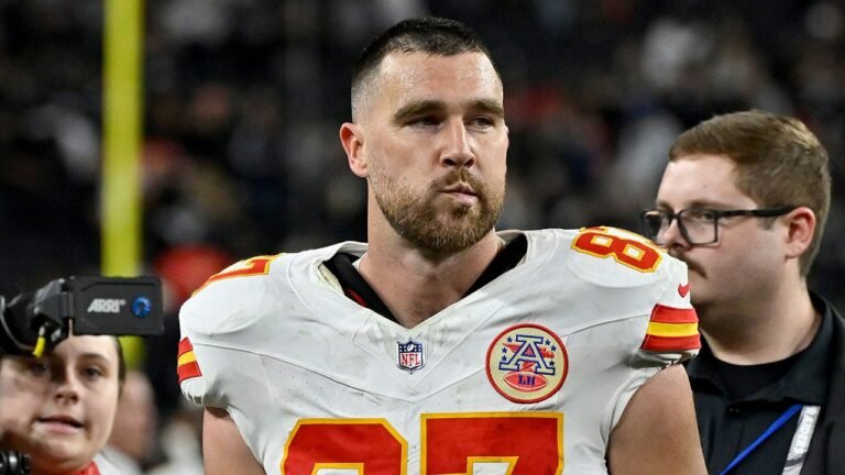 travis-kelce-looks-on-chiefs-raiders.jpg