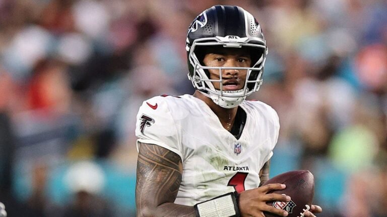 tua-tagovailoa-falcons-dolphins-hard-rock-stadium.jpg