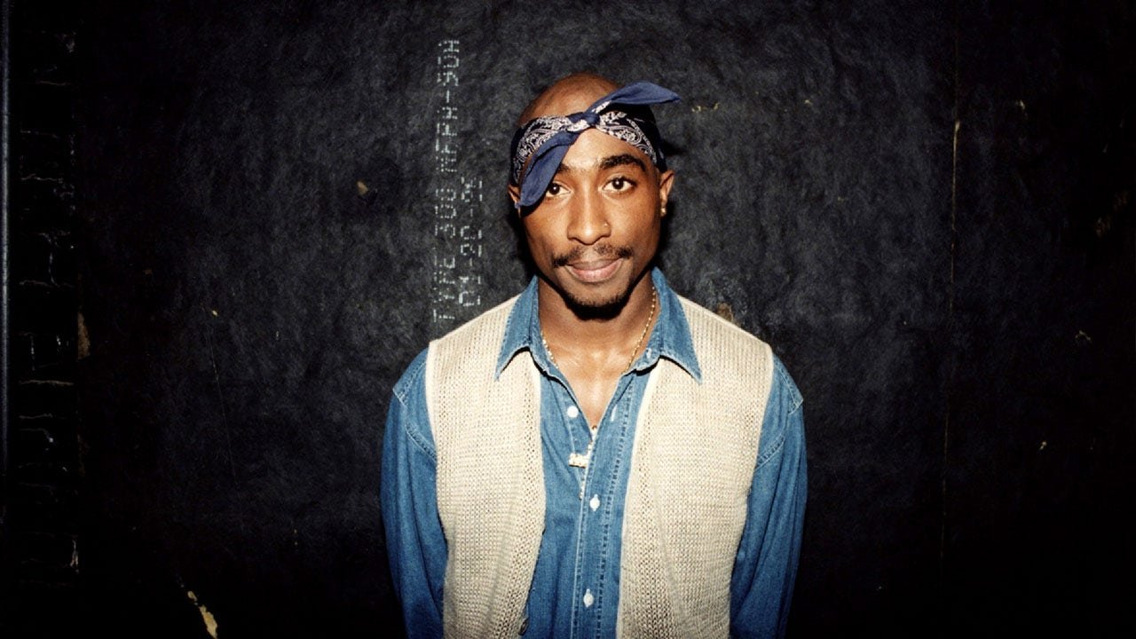 tupac-shakur-with-bandana.jpg