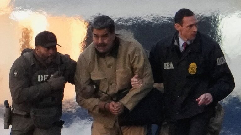 venezuelan-president-nicolas-maduro-federal-charges-transfer-new-york-005.jpg