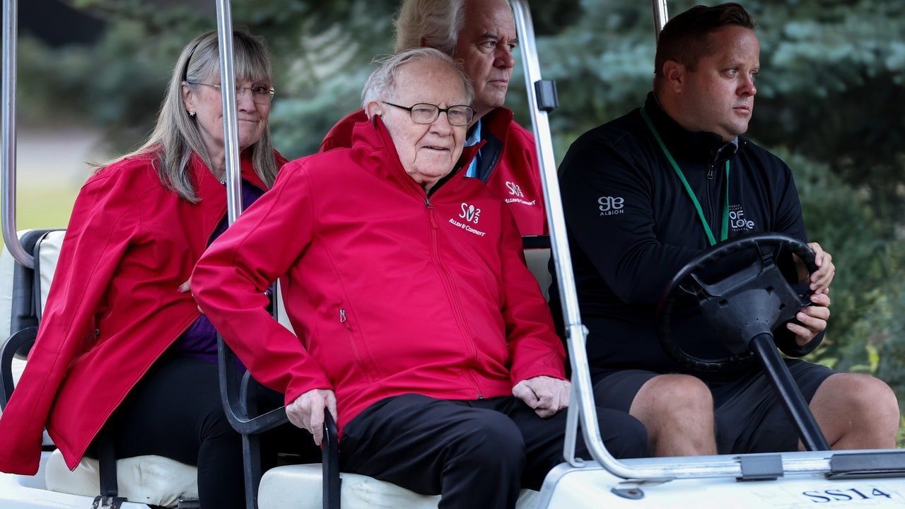 warren-buffet-golf-cart.jpg