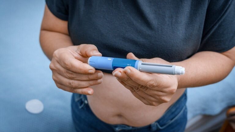 woman-insulin-pen-diabetes-treatment.jpg