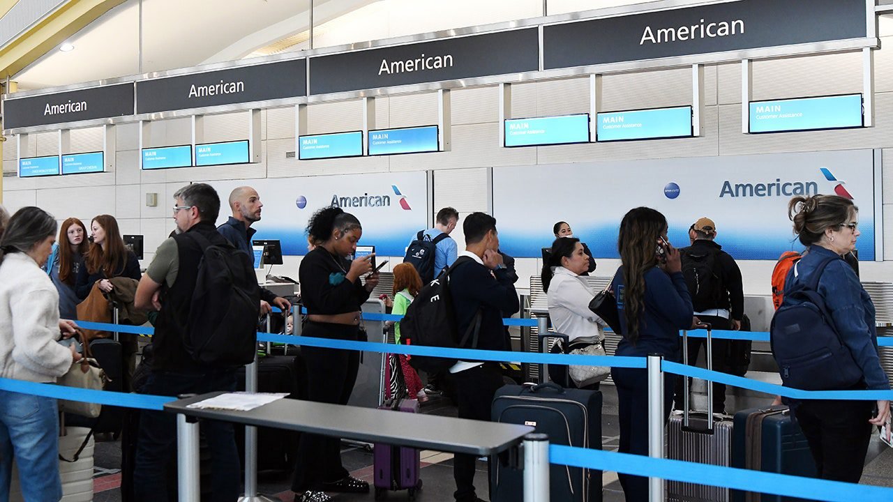 1793276096_american-airlines-fewer-routes.jpg