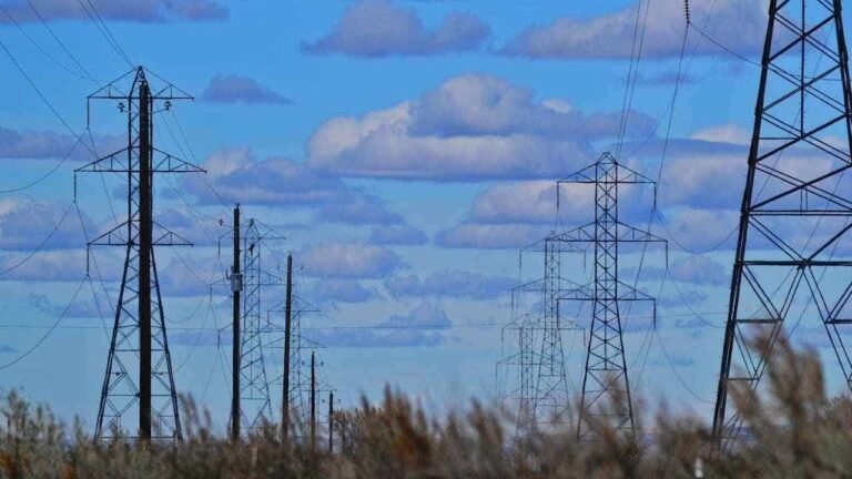2-wall-street-utility-takeovers-may-mean-higher-bills-ahead.jpg