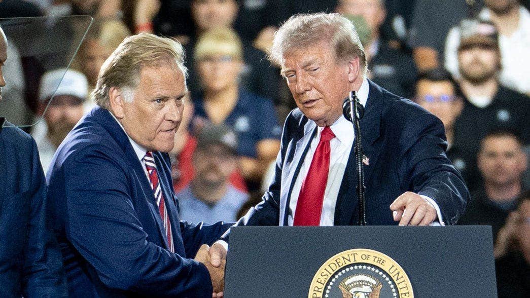 99d92594-mike-rogers-trump.jpg