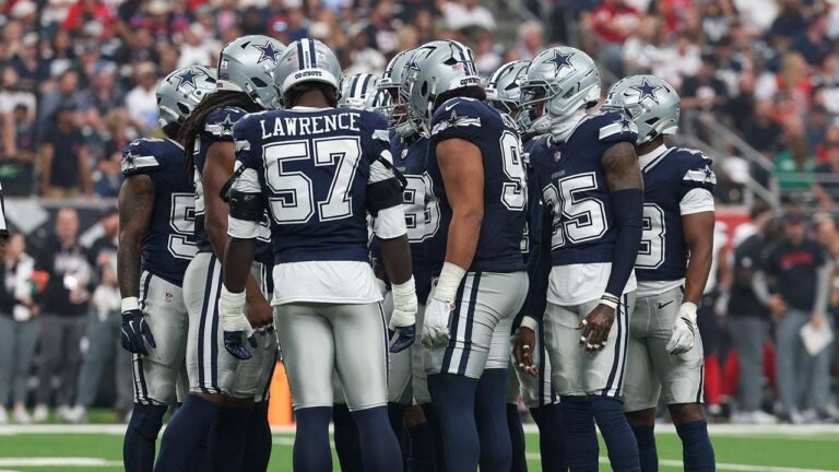 Dallas-Cowboys-defenders-huddle-up.jpg