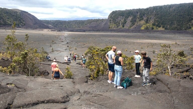 HI-HAWAII-VOLCANOS-NATIONAL-PARK-WARNING-TRAVEL-2.jpg