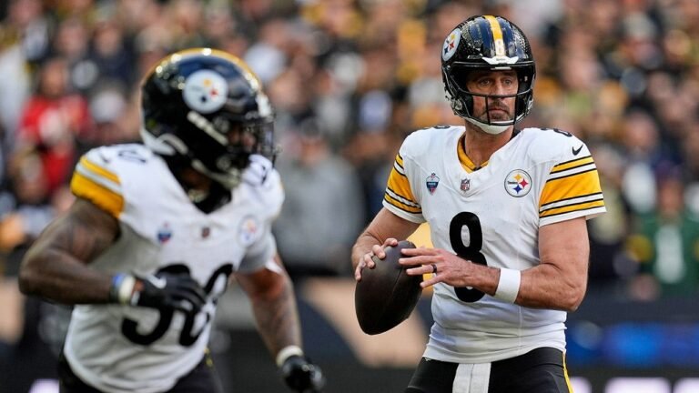 NFL-Steelers-Aaron-Rodgers-102526-1.jpg