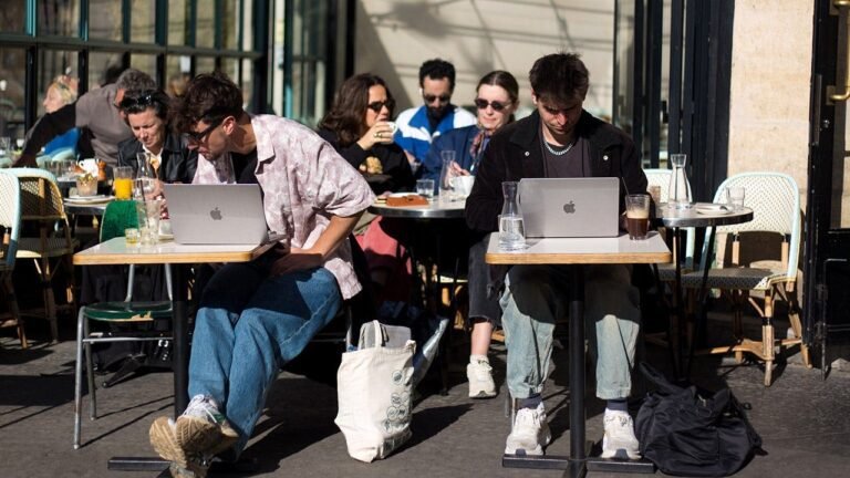 apple-macbook-users.jpg