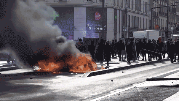 fire-police-fireworks-reuters.gif