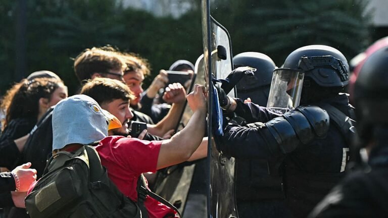 france-teen-protests.jpg