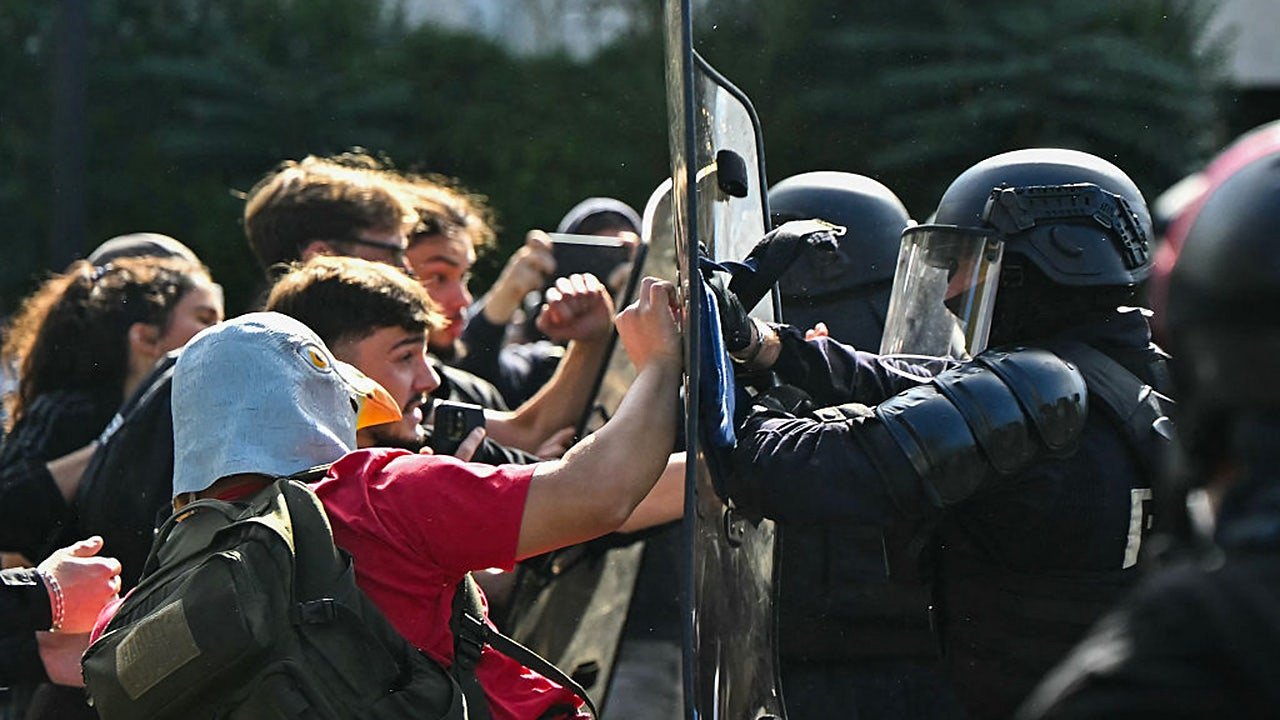 france-teen-protests.jpg