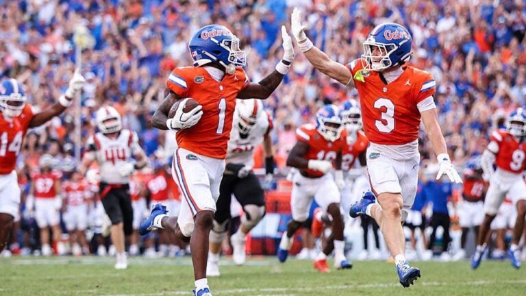gators-high-five.jpg