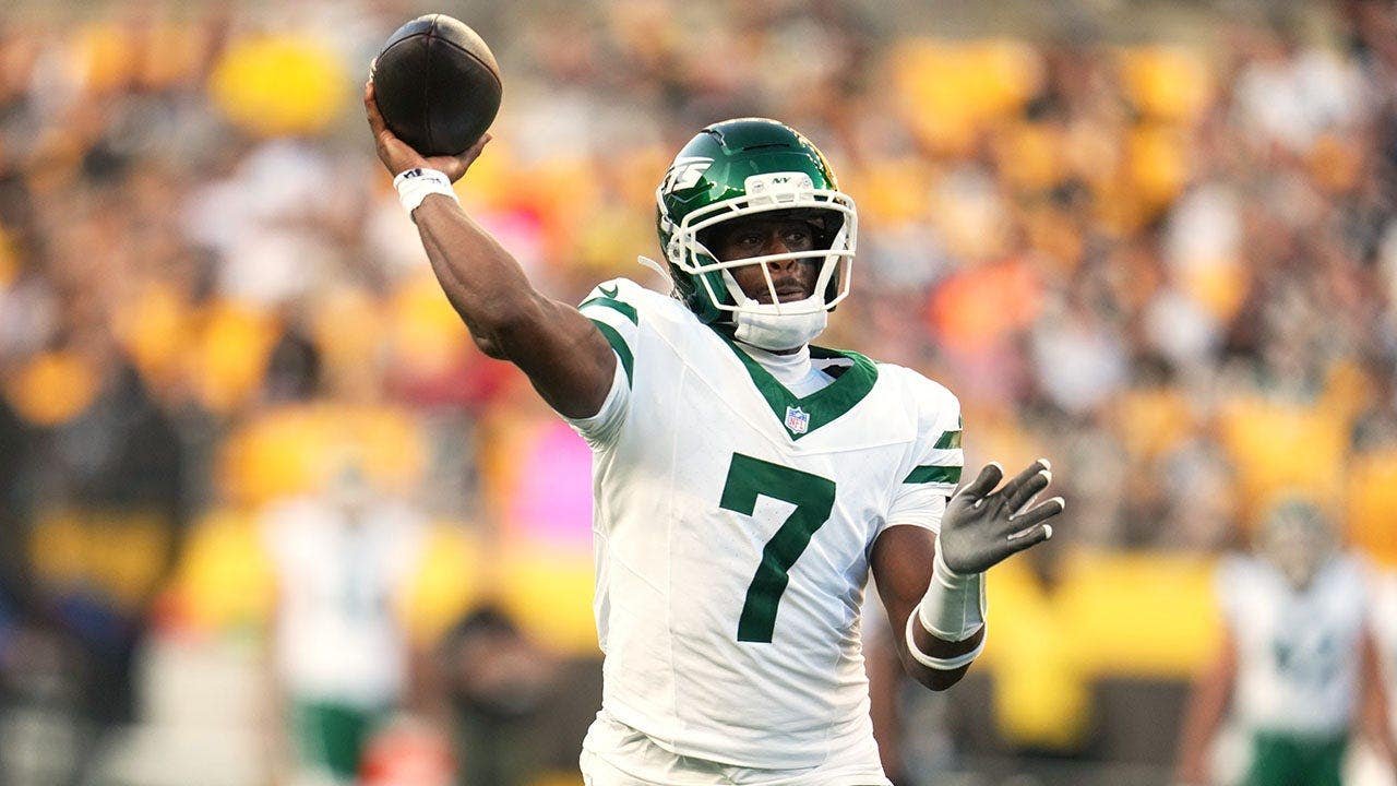 geno-smith-throws-jets-steelers-preseason.jpg