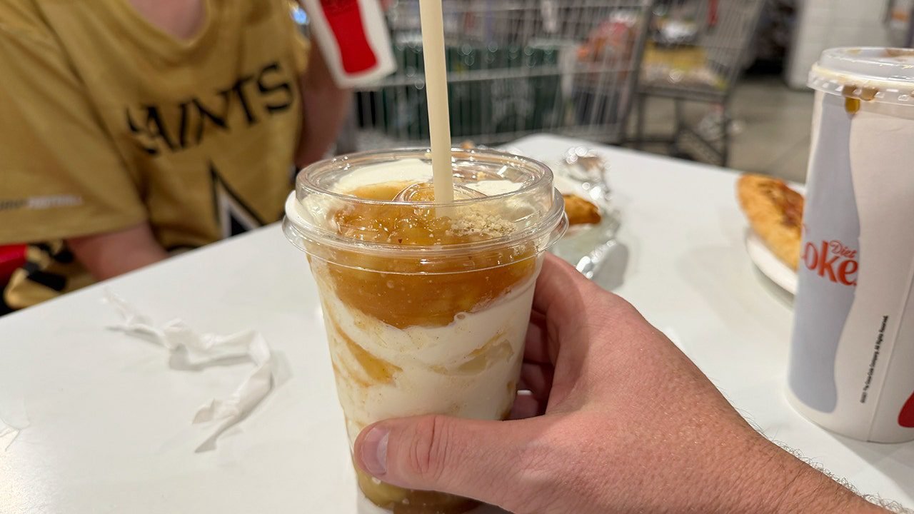 hand-holds-costco-applie-pie-sundae-1.jpg