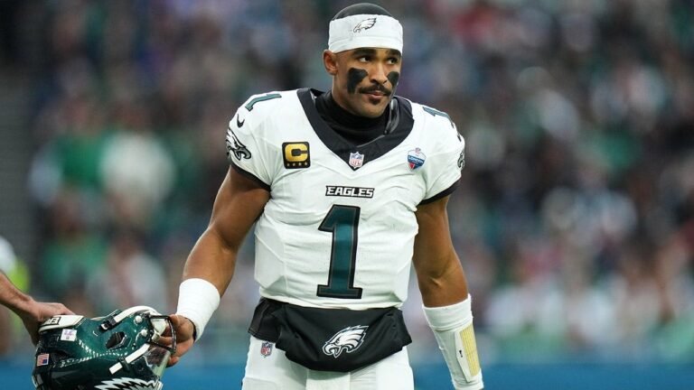 jalen-hurts-eagles-jaguars-london.jpg