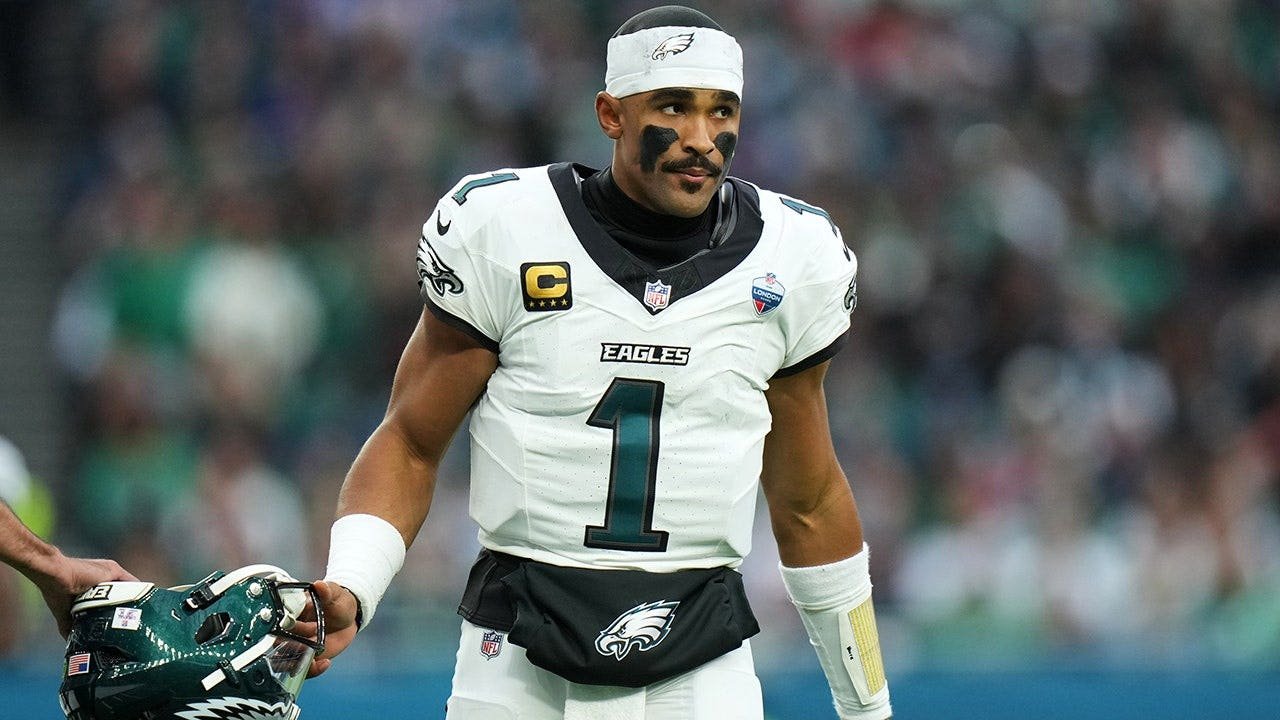 jalen-hurts-eagles-jaguars-london.jpg
