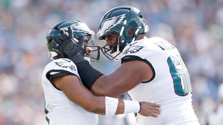 jalen-hurts-jordan-mailata-celebrate-touchdown.jpg
