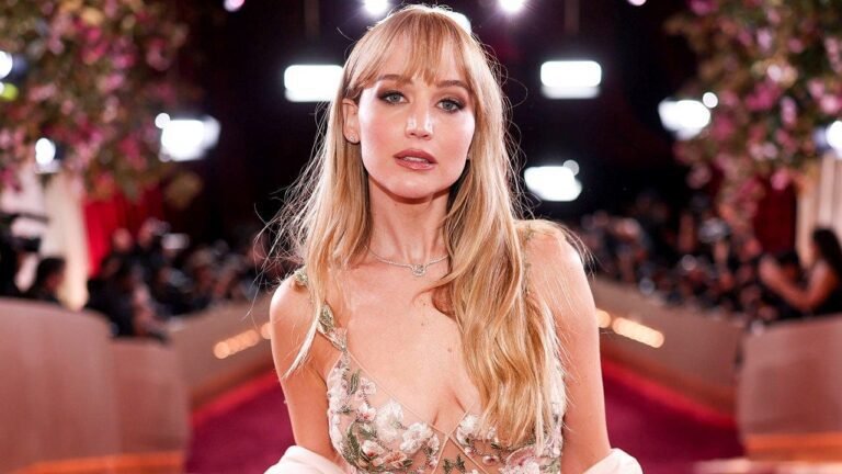 jennifer-lawrence-golden-globes-beverly-hills.jpg