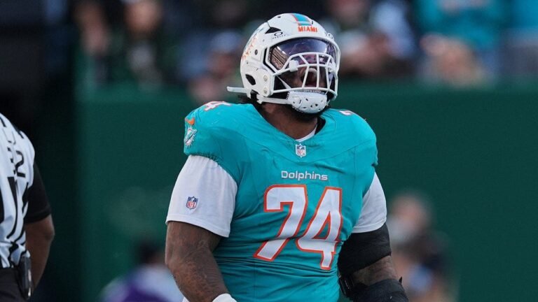 kadyn-proctor-dolphins-first-down-celebration.jpg
